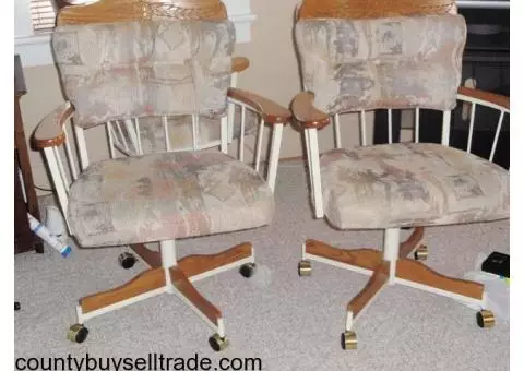 Dining Table with 4 rolling caster chairs